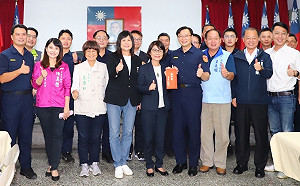 高市鹽埕警刑案績效與重大勤務表現亮眼 議長親頒慰勞金