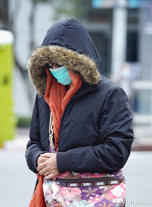 強烈大陸冷氣團襲台低溫下探11度!鄭明典:這波冷空氣很強