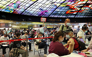 「光之穹頂」下接種魅力無窮 陳其邁指示增加至7打線