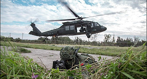 訓練就是戰力的泉源!2「黑鷹」搭載特戰部隊 甲南操兵