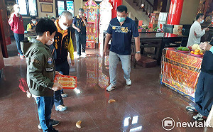 嘉縣代天宮擲筊拼現金 3人各得6萬元