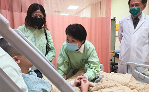 「嫌犯都被抓了嗎?」 盧秀燕暖回男大生 : 放心,一定會嚴加辦理