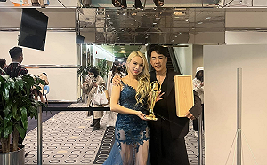 小A辣奪「最佳女主角獎」好友林進淚崩：你做到了！