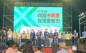 逾3000人湧入前鎮說明會 賴瑞隆籲票投「四個不同意」力挺會做事的政府