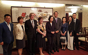 蔡英文出席李登輝紀念音樂會 「黃昏的故鄉」獻給黑名單的勇士李應元