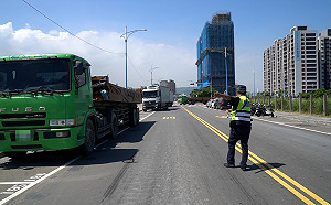 加強貨運業車輛管理！交通部提修法：肇事業者強制裝GPS