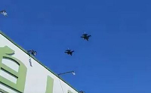 F-16V成軍 白人牙膏觀光工廠意外成賞機新景點