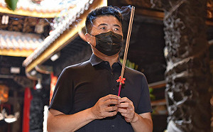 顏寬恒遭爆住台中七期 苦苓嗆:大老遠到沙鹿做主人 根本空飄、地頭蛇
