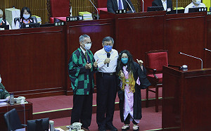 議員扮禰豆子邀Cosplay 柯文哲婉拒改由參議披炭治郎外套