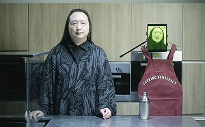 (影)唐鳳以珍珠奶茶介紹台灣的數位民主 網友紛讚「太酷了」