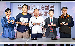 新北推第八屆庇護禮「遇見幸福」瓷盤組 侯友宜與黃子佼努力促銷
