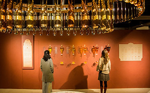 新北坪林茶博館絕美「赤琥珀」特展 《茶金》女主角連俞涵也著迷！