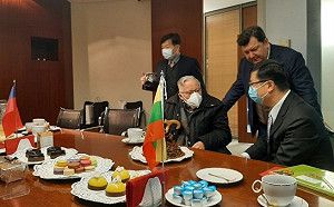 中國施壓無用!台灣代表處掛牌 89歲自由民主新立陶宛國父到場祝賀