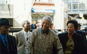 在登山路上「遇見」曼德拉︰一個中港台都頒給他榮譽博士的「顛覆」國家武裝份子