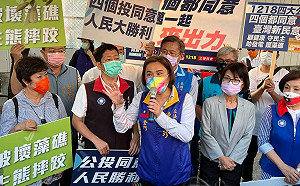 宣傳「四個同意」 立院女戰神陳玉珍率高雄議員快閃街講