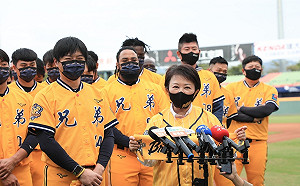 盧秀燕為中信兄弟打氣 預祝勇奪總冠軍