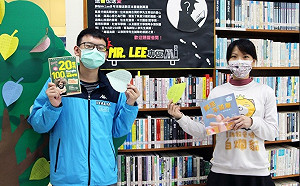 神秘Mr.Lee「新書包裹」 新北北海岸增添閱讀力