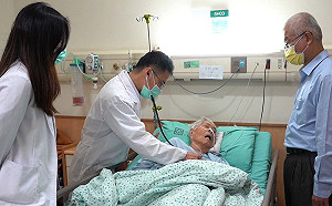 光田醫院貼心安排 91歲阿嬤臨終前見到隔離兒