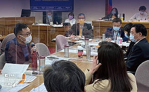 連飛機都上不了!江啟臣:還得知道有哪些航空公司接受高端?