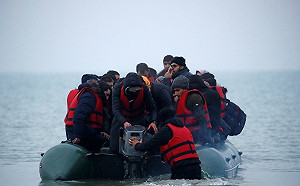 難民悲歌!英吉利海峽難民船翻覆至少27死  馬克宏:不會讓海峽成為墓地