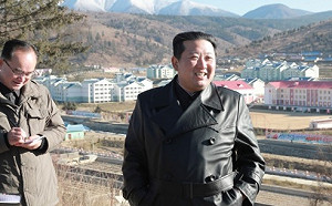 金正恩黑皮衣造型竟掀潮流 外媒曝:北韓下令民眾禁穿