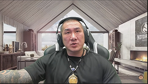超商遇刺店員是鐵粉!館長直播數度鼻酸:盡力督促政府給家屬交代