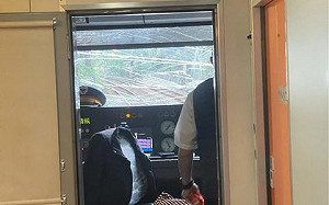 台鐵施工意外!遭鋼軌樁迎面撞擊  太魯閣號車頭玻璃破裂