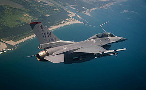 美F-16緊急迫降青森 「無人區」拋棄副油箱.國道民宅旁尋獲
