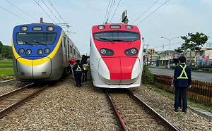 貨車司機卡平交道觸電送醫！台鐵「湖口－新豐」一度雙向不通