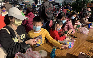 板橋花市歡慶耶誕暨愛心捐發票 好看好玩又有好康