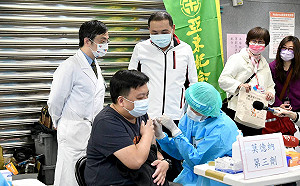 逛耶誕城還可打疫苗！新北市規劃在各大賣場加開接種站