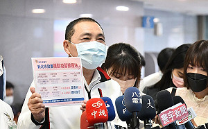 新北歡樂耶誕城首設機動疫苗接種站