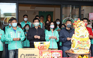 為中二接生新政治！林靜儀《自由的花》象徵生命力 林佳龍臉書「贊聲」