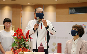 首屆新北文化大使授證 侯友宜為89位大使授勳章、寫推薦函