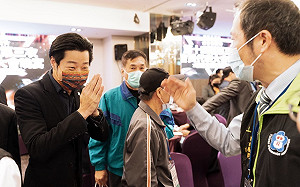 林昶佐勤跑行程迎戰罷免!走出環南市場風波「好感度回升69%」