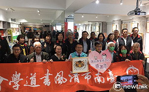 公益書畫展送春聯 蔡旺詮與台南書畫家攜手寒冬送暖