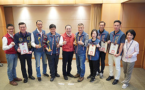 新北推友善動物社區 侯友宜頒獎8位2021年傑出里長