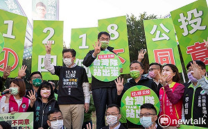 公投四個不同意宣講台南打頭陣 黃偉哲率黨公職街頭向人民報告