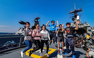 搭康定艦試乘兩棲突擊車 國軍寒假戰鬥營12日開搶