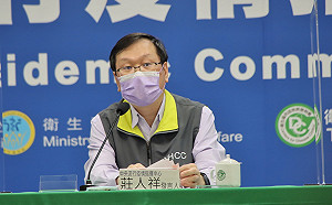 疫苗之亂再起?45名青少年竟打過2劑AZ  莊人祥回應了