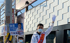 出4了阿北!顏寬恒戴米奇手套僅4根手指 撞林靜儀號次改戴白手套