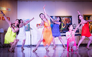 文化中心變身歌劇院!許曉丹載歌載舞載畫推出《畫家與模特兒》聯展