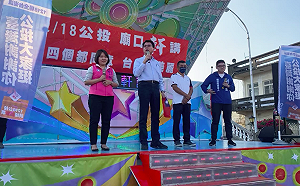 藍營高雄辦公投宣講會 謝龍介登台爆「驚」句:吃萊豬睪丸縮