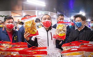 金山立體停車場愈夜愈美麗 新北市長侯友宜盼帶動觀光休閒產業