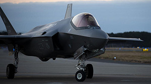 F-35首度境外指揮火箭砲精準攻擊! 展現「四分衛」跨軍種協同打擊能力