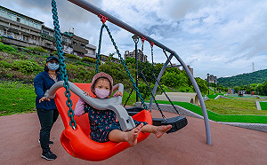 新北瑞芳區四腳亭遊戲場 親子共融齊玩樂