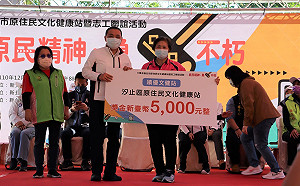 原民青年出列服務 新北市長侯友宜與原民長者尬舞動健康