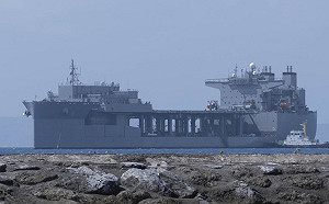 小笠原火山浮石「堵」美遠征機動基地艦 14點環台「包圍」.現蹤東沙