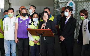 陪同總統視察永安漁業 陳其邁：兼顧環保與經濟