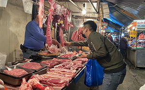 衝刺反美豬公投不同意 張銘祐在新北新店市場宣講